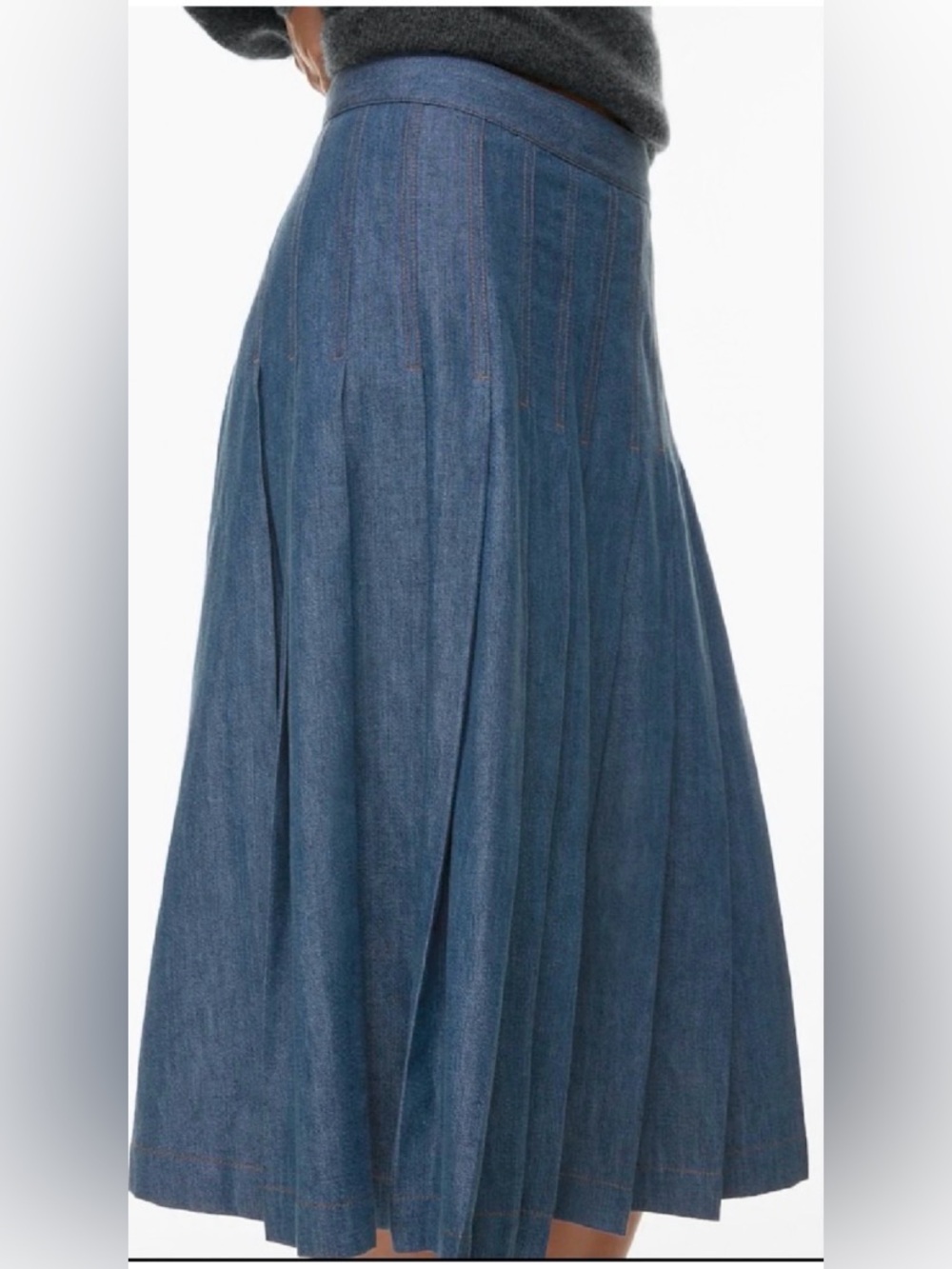 🌺LIKE NEW CONDITION ARITZIA Babaton Denim Midi pleated Skirt🌺